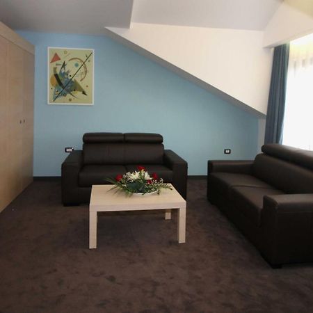 Hotel International Prishtina & Spa Priştine Oda fotoğraf