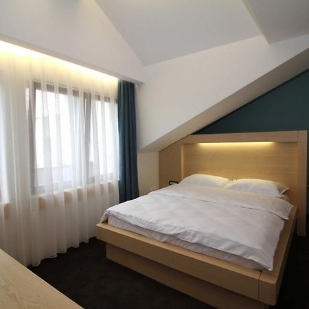 Hotel International Prishtina & Spa Priştine Oda fotoğraf