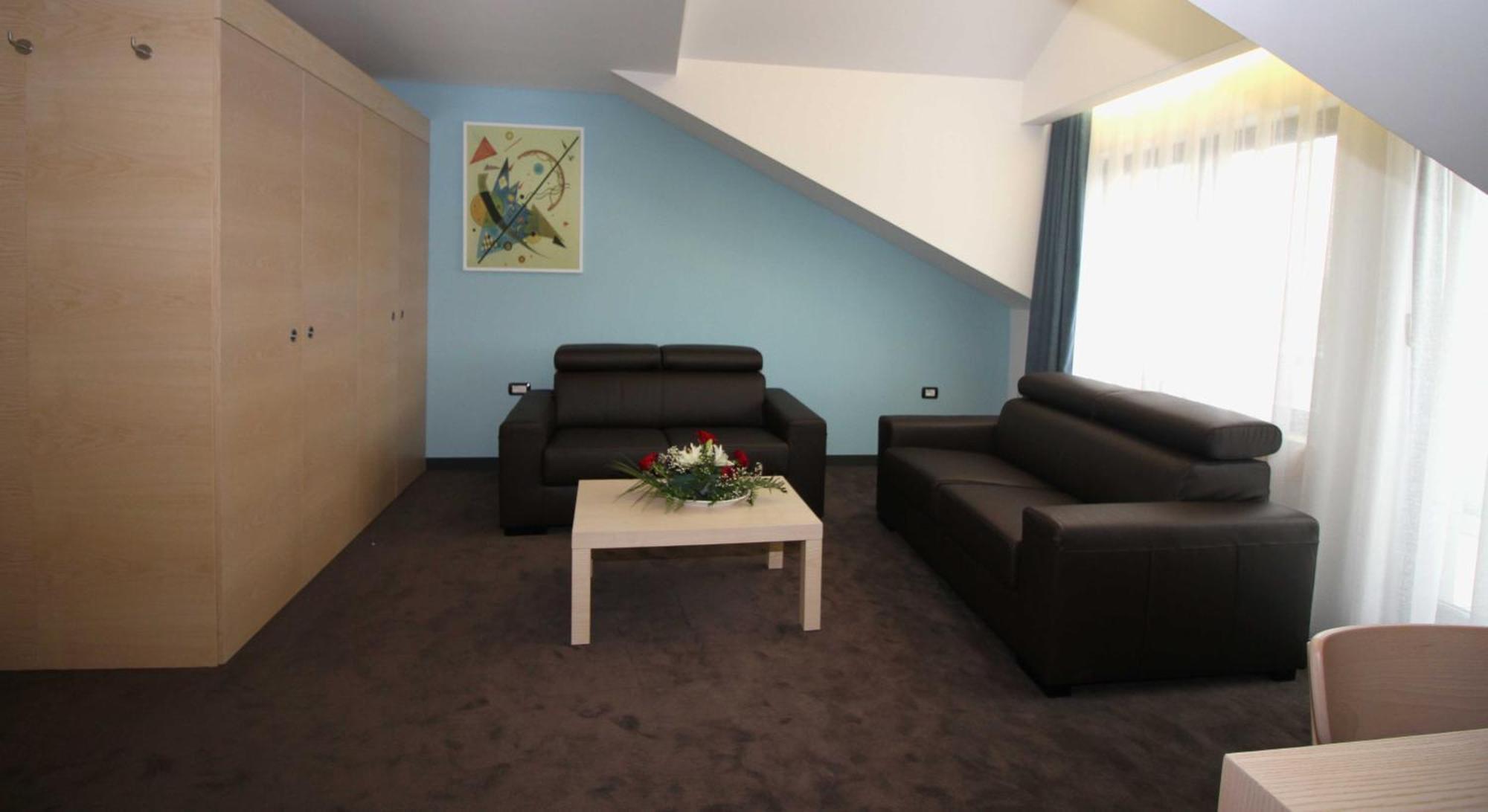 Hotel International Prishtina & Spa Priştine Oda fotoğraf