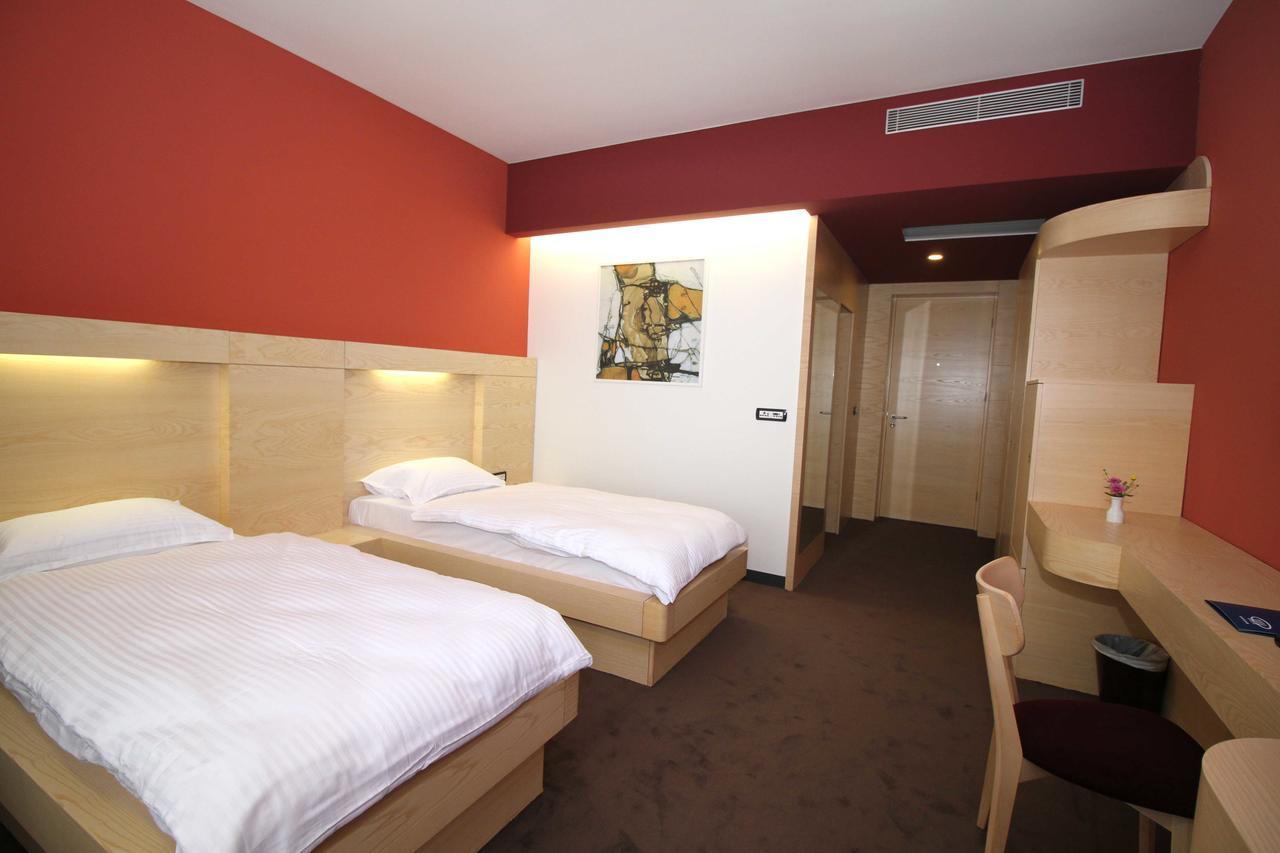 Hotel International Prishtina & Spa Priştine Dış mekan fotoğraf