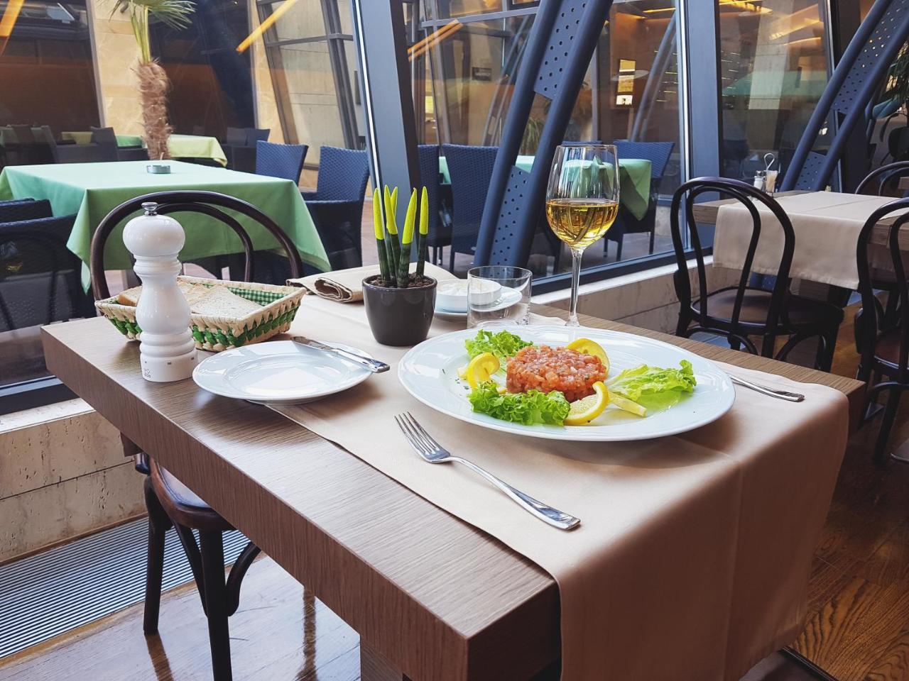 Hotel International Prishtina & Spa Priştine Dış mekan fotoğraf